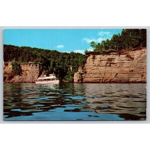 Postcard Wisconsin River Dells Clipper Winnebago at Sunset Cliffs Boat VTG c1960